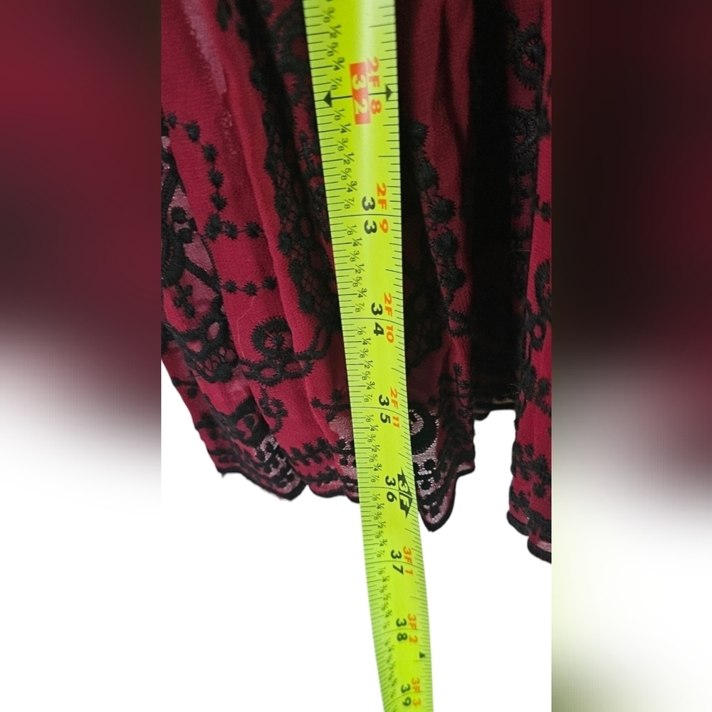 Forwver 21 - Chic Pleated Burgundy Sleeveless Dress Black Embroidered Lace Trim‍ - Picture 10 of 10